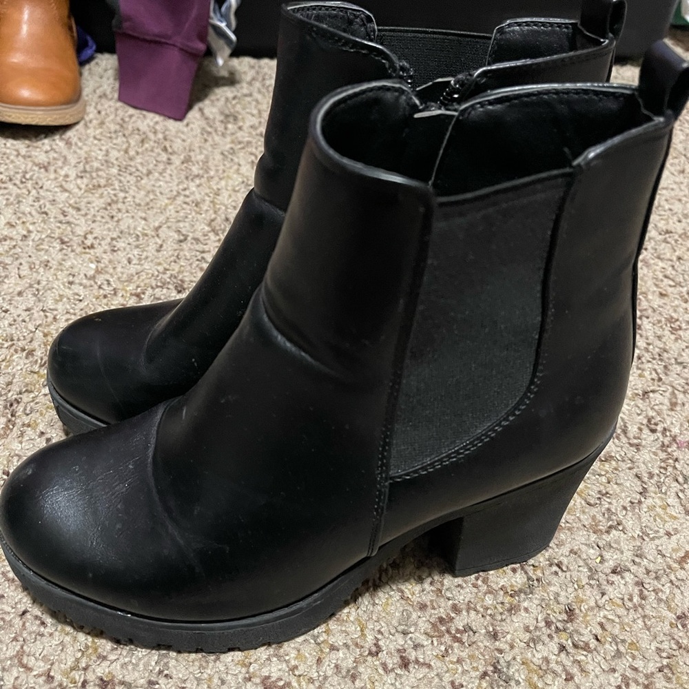 Refresh Black Boots booties heel size 8